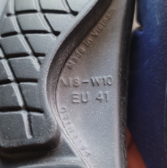 Oofos Ooahh Luxe Recovery Slide Sandals in Calypso - Picture 4 of 4